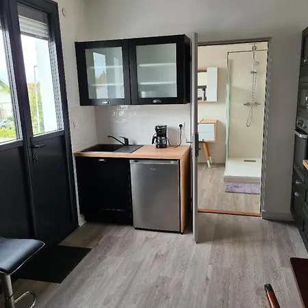 Le Fetilly Avec Parking Privatif Et Climatisation Apartment