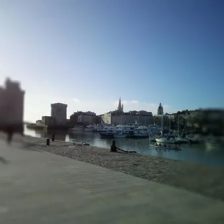 Le Fetilly Avec Parking Privatif Et Climatisation Apartment *