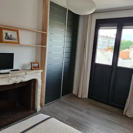 Apartment Le Fetilly Avec Parking Privatif, Bus, Wifi Et Climatisation *