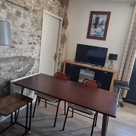 Apartment Le Fetilly Avec Parking Privatif, Bus, Wifi Et Climatisation